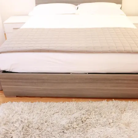 公寓 Locazione Turistica Aquila 3 维罗纳